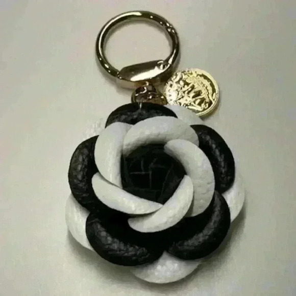 NWT Camellia Flower Keychain Fob Bag Charm Black & White - Picture 1 of 2
